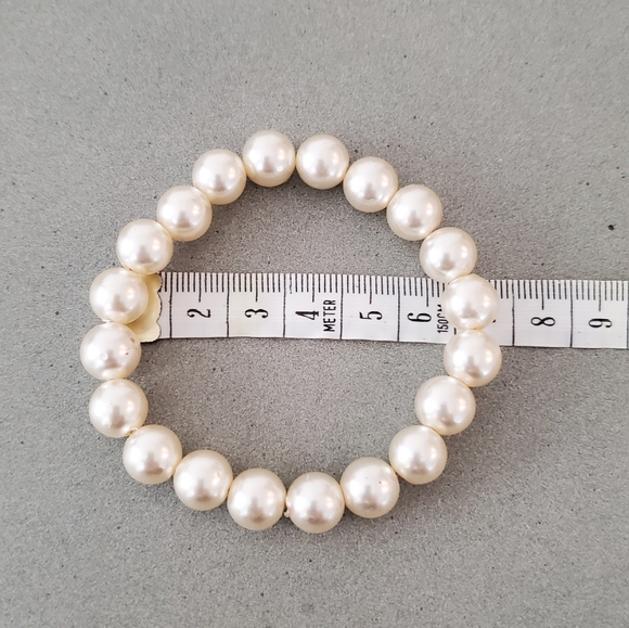 6 pieces Faux Pearl Fashion Jewelry - Picture 5 of 9